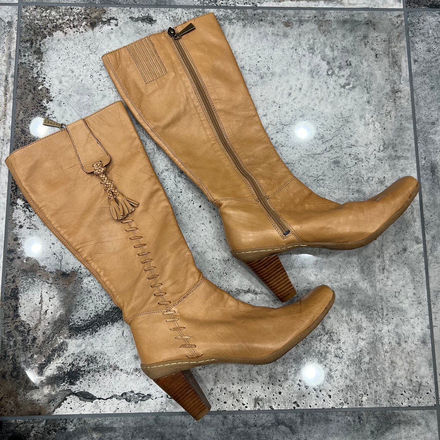 00s Vintage Western Camel Boots