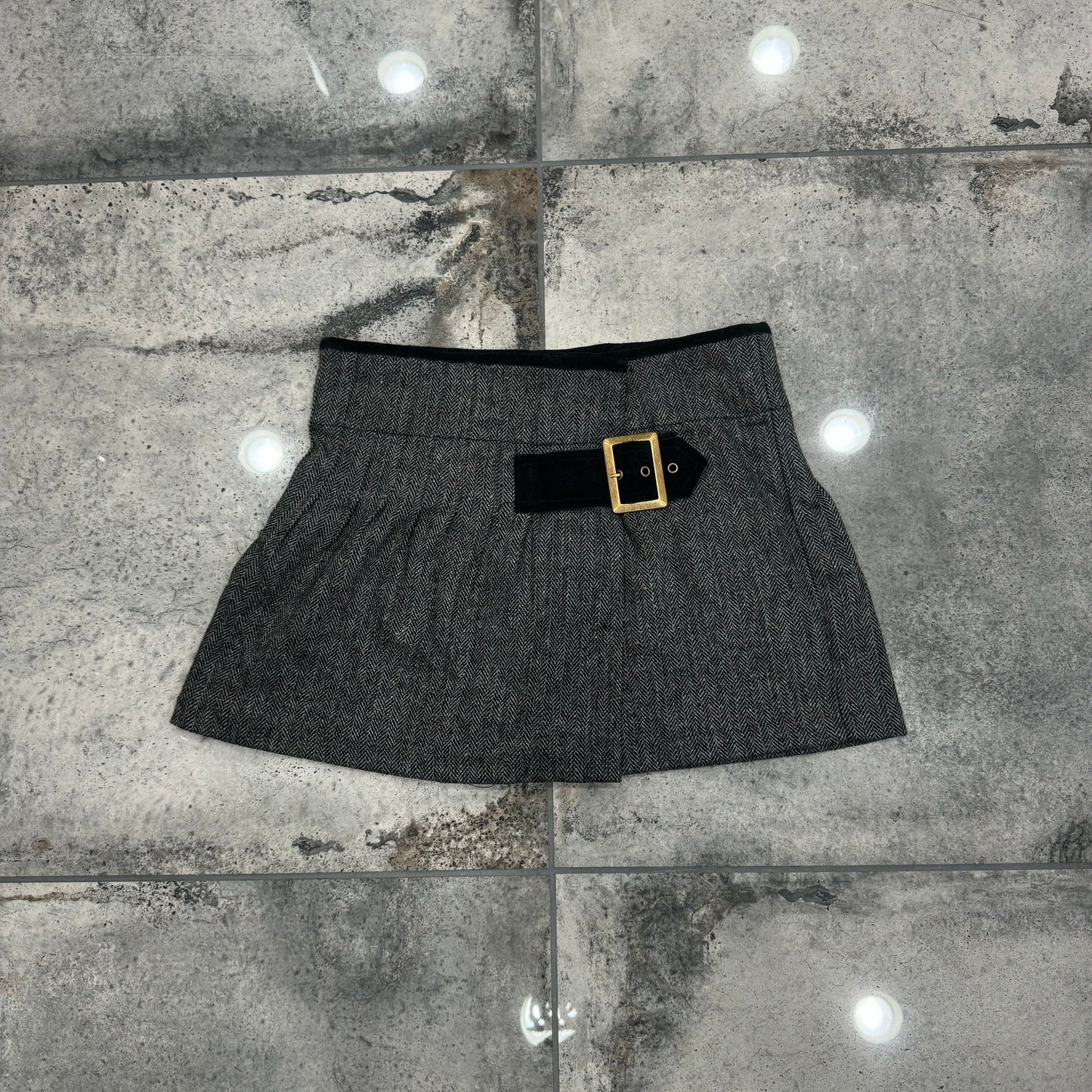 00s mini skirt w/ buckle