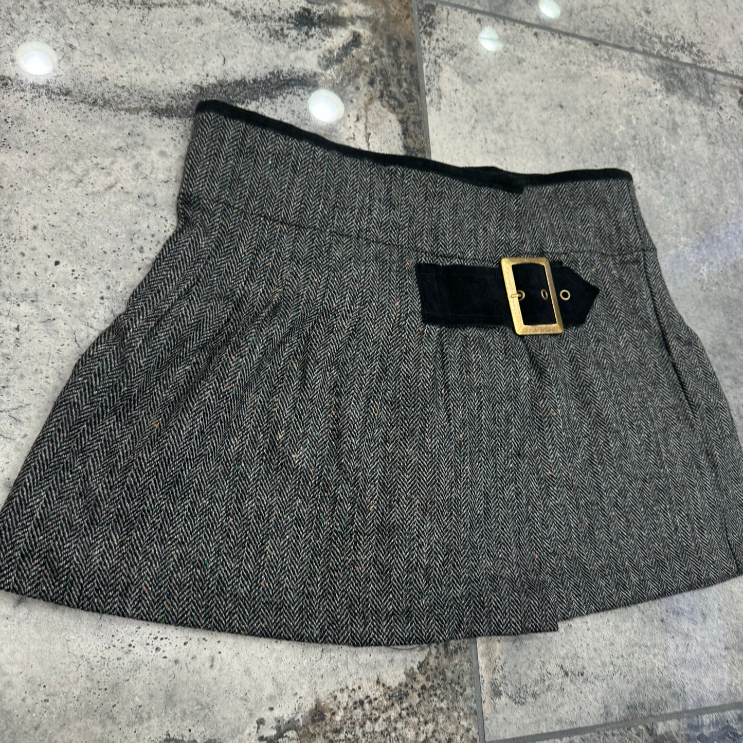 00s mini skirt w/ buckle